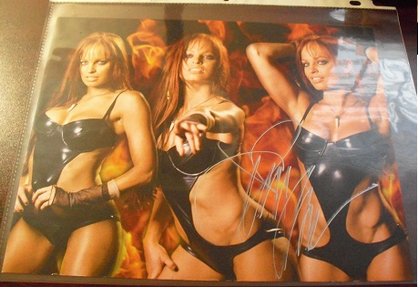 Unique Autographed Wrestling Diva Photograph - Christie Hemme