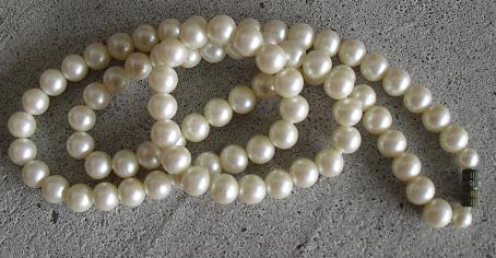 Vintage Plastic Faux Pearl Necklace