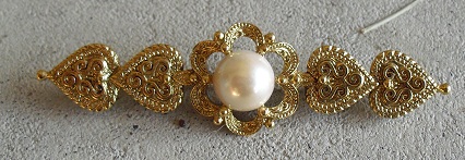 Modern Gold Tone Metal with Faux Pearl Broach