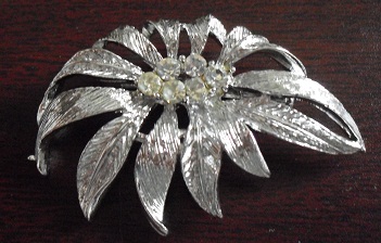 Fancy Modern Silver Tone Flower Broach