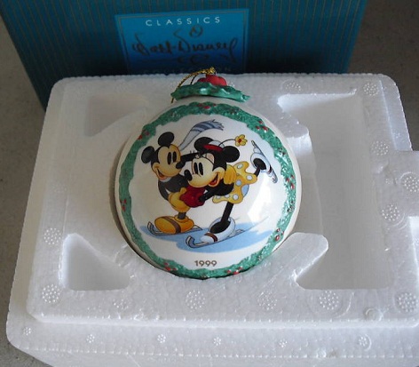 Disney Classics Collection 1999 Mickey Ornament MIB