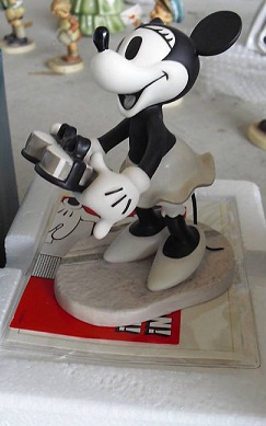 Disney Classics Collection Minnie Mouse Figurine MIB