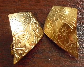 Nice Gold MEtal Diamond Shape Clip On Earrings