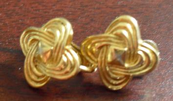 Neat Gold Tone Star Design Clip On Earrings