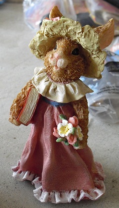 Modern Resin K's Collection Rabbit With Book Figurine