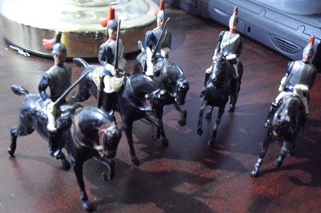 Lot of 5 Vintage Metal ENGLAND Toy Horses with Soldiers