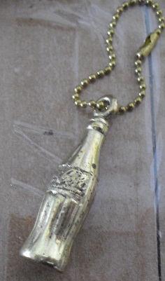 Vintage Gold Tone Metal Coca Cola Keychain