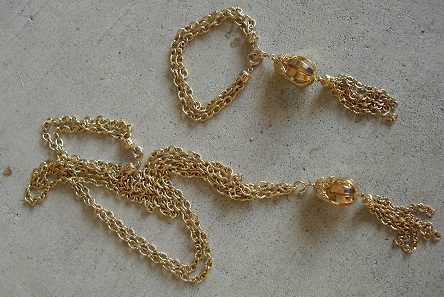 Fancy Modern Gold Tone Metal Necklace and Bracelet Set