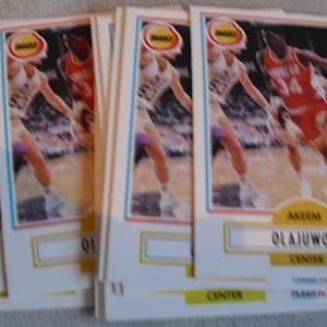 Lot of 12 1990-91 Fleer Akeem Olajuwon Cards