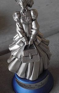 1990 AVON Mrs Albee Recruiting METAL Award Figurine