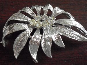 Fancy Modern Silver Tone Flower Broach