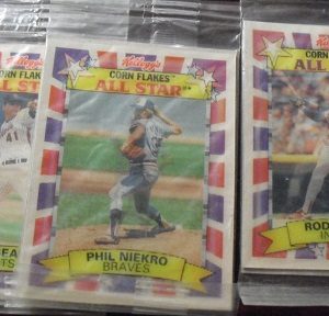 Lot of 3 1992 Corn Flakes 3-D Cards Seaver Niekro Carew