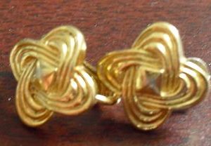 Neat Gold Tone Star Design Clip On Earrings