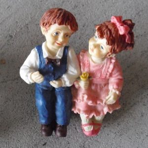 Resin Boy and Girl Sitting Dollhouse Figurine