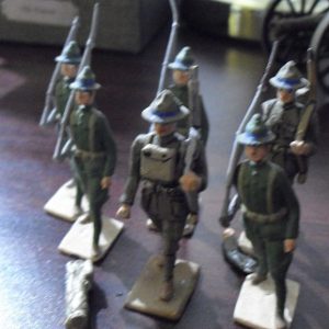 Lot of 6 Vintage Lead Army Soldiers